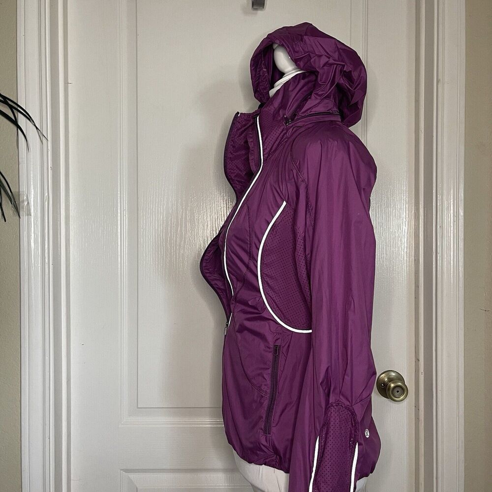 Lululemon Inspire Run Woman's Sz 2 Hooded Running Jacket Dewberry Hand Warmers - Picture 5 of 12